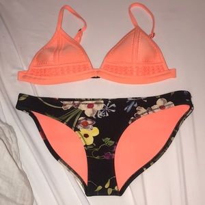 Super cute triangl swim top and bottoms